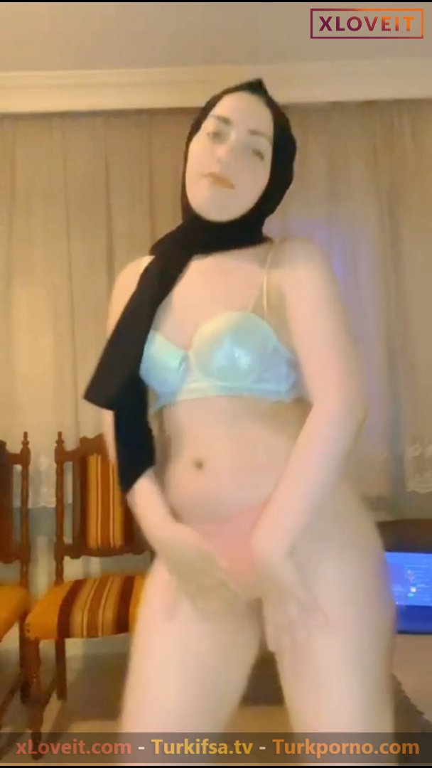 Türbanlı ifşa Donat kafası bağlı iç çamaşırla dans etti